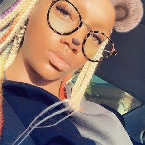 Meet your Posher, Shantia